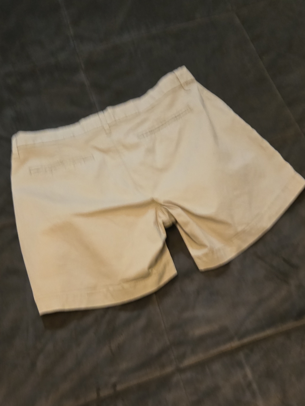 Old Navy Women's Size 8 Khaki Cotton Shorts 5-in Inseam - Picture 3 of 4